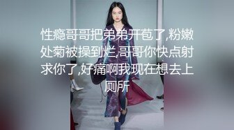 一个贪婪的吃着大鸡吧，一个肆意玩弄着骚逼，非常完美的69