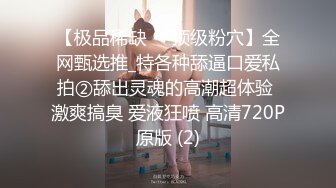 年轻的小夫妻，在家直播赚钱，无套啪啪，花样很多姿势做爱