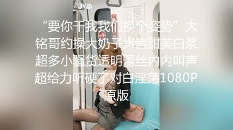 抽插女仆装少妇，舔着手指被操。