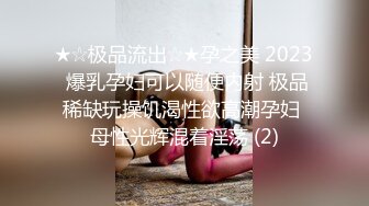 露脸小夫妻在家客厅啪啪，从客厅干到沙发在干到床上！很激情！