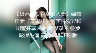 胆大小伙躲在女厕蹲守，对着美女大屁股狂拍，脱裤子时候差点看见你