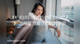 单位女厕全景偷拍美女同事的极品美鲍光线不够手电来凑