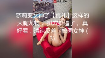 母子乱伦镜头前的激情，熟女大妈啥都会吹舔吸弄口交小哥的大鸡巴，镜头前被各种抽插爆草，老逼就是败火