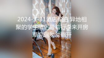  大奶肥臀超骚的小女人让大哥镜头前调教玩弄，小嘴塞满大鸡巴，撅着屁股舔菊花