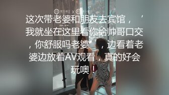 巨乳奶妈少妇，两只奶水饱满的乳房碰撞一起挤奶清纯可口的奶水，真是诱惑啊，好想 用嘴去帮她接着！！