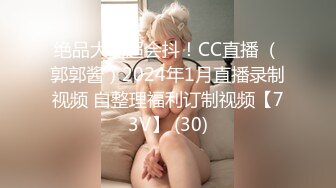 水多无毛18白虎极品妹，双洞轮流插真会玩，按摩器假屌双管齐下，搞得小穴流出白浆，近距离特写爽的浪叫连连1