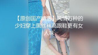   肉肉的大屁股黑丝少妇露脸跟小哥在家玩的好嗨，床边无套暴力草菊花浪叫不断直接射屁眼里