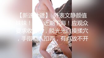 上厕所都不被大哥放过的小可爱，嘴里还要吃着鸡巴，让大哥从沙发上干到床上各种体位蹂躏骚穴，射在小肚子上