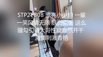 漂亮美女 牛仔裤开破洞 撅着屁屁被大鸡吧无套爆菊花 这么粉嫩的无毛鲍鱼都操腻了 内射