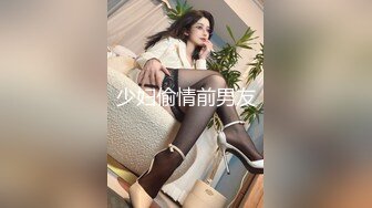 屌丝男和女炮友看电影中途到厕所里用矿泉水洗完鸡巴后在里面上演活春宫