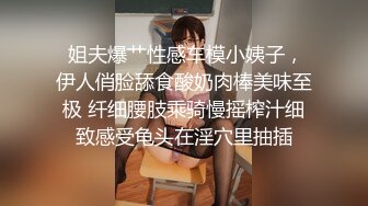 清纯小美女跟随其后偷拍尿尿 B毛好长