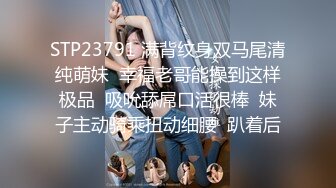 熟女人妻吃鸡啪啪 在家撅着大屁屁掰着逼逼 被大肉棒无套猛怼 操的相当舒坦