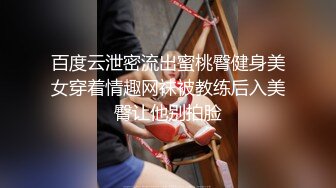 爆裂黑丝女神今晚玩刺激 网吧包房玩3P 电脑椅上轮着操小骚货 叫的这么浪不怕被听到？