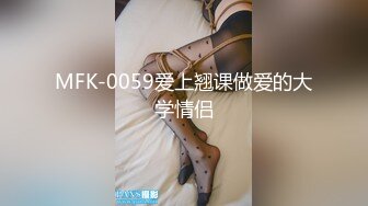 00年极品高颜值青春美少女，身材苗条性感诱人骨感美，出门内裤都没穿