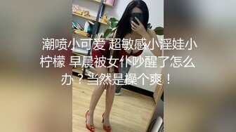 商场女厕超近距离贴B拍 刷手机的少妇