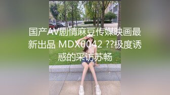 豹纹内衣双女玩女同情趣内裤网袜舌吻互舔，滴蜡再给炮友口交舔菊