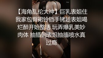 群P游戏，年纪小哥爆草熟女阿姨，躺在床上享受阿姨的口活