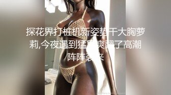 妖艳美少妇，换上情趣网袜美腿，狼友们眼睛都简直了