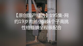 大神潜入商场女厕偷拍美女店员的小肥B光线不够小手电来凑