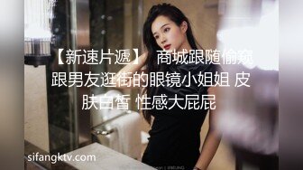  十九小姐姐白嫩美乳性感黑丝啪啪大秀，跪着深喉交骑乘自己动