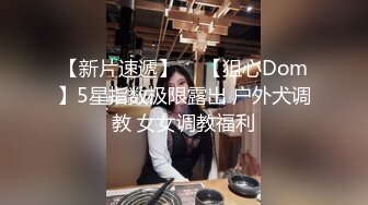   开档肉丝美女 骚货大晚上不睡觉就知道来勾引我 这么耐不住寂寞只能掏出大鸡吧满足他