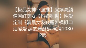 约操良家人妻小少妇，黑丝美腿，眼镜骚货，狂揉多毛骚穴，大屌插嘴很满足，操的骚穴多是水