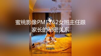 冠希带着他的粉丝来了… 我知道今晚上又少不了一场恶战了～ 看我怎么抽干你们两个