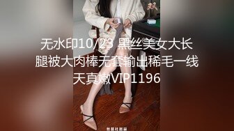 小辣椒有奶水，欲求不满的宝妈，主动骑乘上位，老公一副不情愿，无奈插两下，跑到厕所用自慰棒满足性需求！