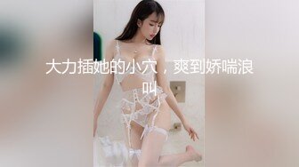 高颜值白虎女神，美腿小白袜坐地上自慰表演，娇喘声很诱人。