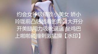 两个饥渴美女刺激啤酒瓶插入屁眼粗大鸡巴双插骚洞里干的嗷嗷淫叫