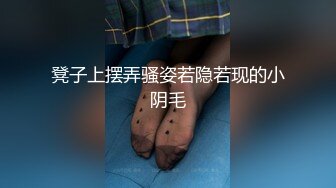 清純妹子被有戀足癖的變態男友舔腳後抽插