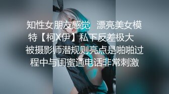 办公楼女厕超近距离偷拍美女同事的多毛小嫩鲍