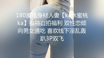 独守空床的妹子寂寞难耐睡不着只好自己解决了 用胶棒干逼高清