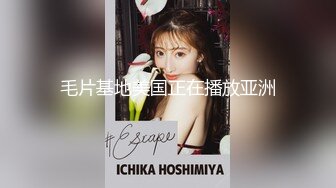 【新片速遞】韩国变态男潜入写字楼女厕踩在厕兜上俯视偷窥美女尿尿被妹子发现尖叫估计得吓个半死