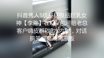  两个极品小妮子镜头前发骚，年纪轻轻发育的很不错，奶大逼肥玩的开