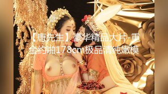 新人00後可爱姐妹花携手下海,俩妹子出奇的嫩,差个猛男满足壹下