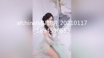 极品美女小萝莉露脸玩弄大哥的鸡巴，足交手撸看大哥如何射精，揉奶玩逼给狼友看特写逼逼，精彩刺激不要错过