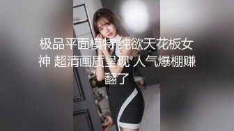 时尚牛仔短裤丰满人妖电脑前自摸兴奋被帅哥后面疯狂添菊野湿润肛门鸡巴猛操