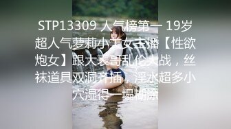 极品长相甜美眼镜萌妹子沙发上啪啪，坐在身上互摸调情特写掰穴抽插猛操