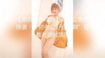 某办公楼厕所门板下看两个妹纸小穴真嫩