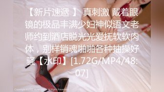 商场女厕偷拍漂亮的连衣裙美女 人美B更美