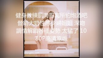 肤白貌美极品小女人奶子翘挺逼逼肥美没有毛，掰开看特写抠进骚逼口交